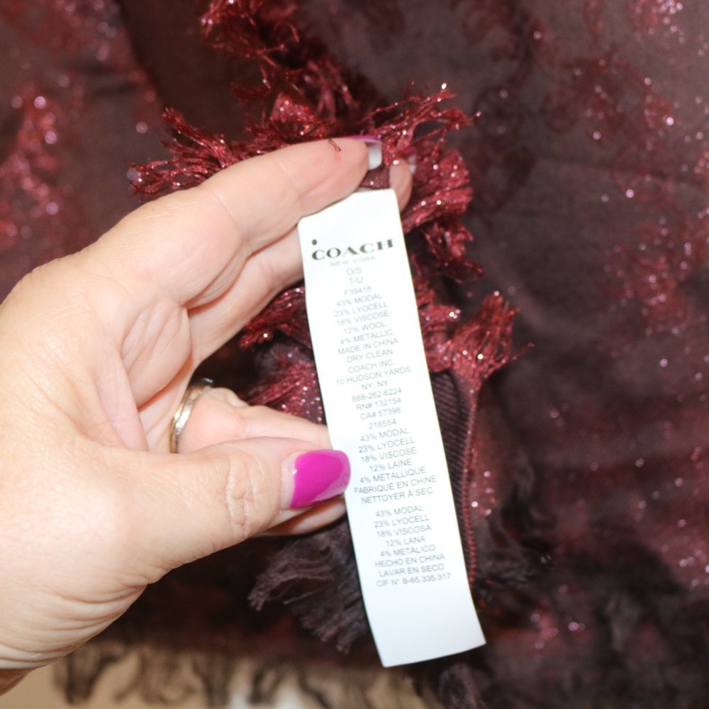 Horse and Carriage Lurex Shawl - Coach - Picture 3 of 3